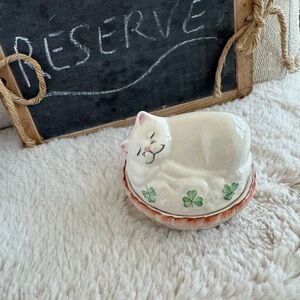 Belleek Shamrock Cat Basket Weave Lidded Trinket Box Irish Porcelain EUC